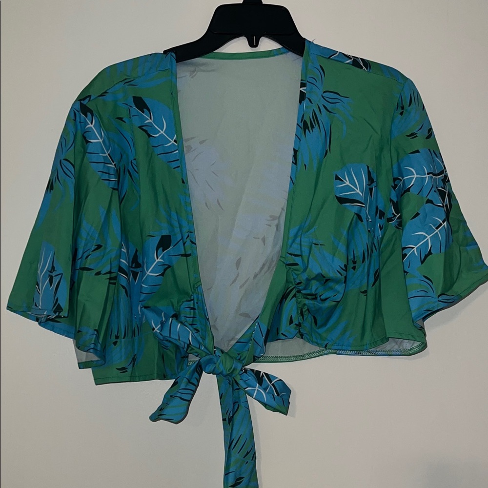 NWT PLUS SIZE SHEIN Green and Blue Leaf Print Tie-Front Top & Bottoms